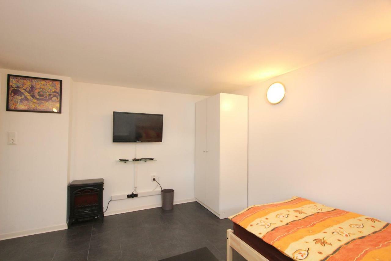 Privat-Souterrain-Apartment Hannover Bagian luar foto